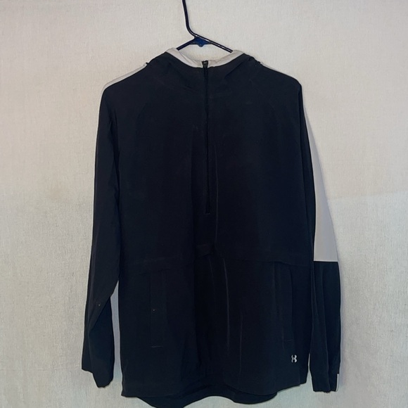 Under Armour Wind Breaker - Picture 2 of 3